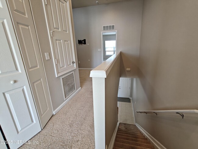 Building Photo - 6918 Roundleaf Dr