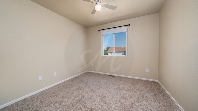 Building Photo - Two story townhome in Soaring Eagles
