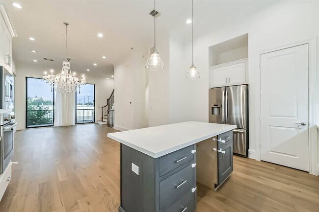 Building Photo - 4019 University Grove St
