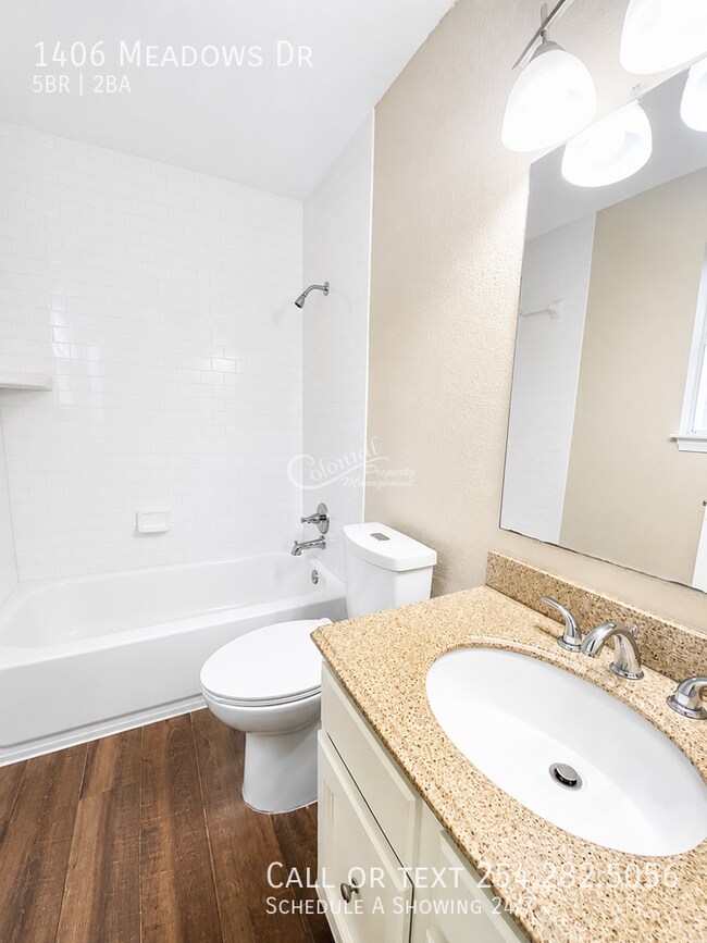 Building Photo - 1406 Meadows Dr