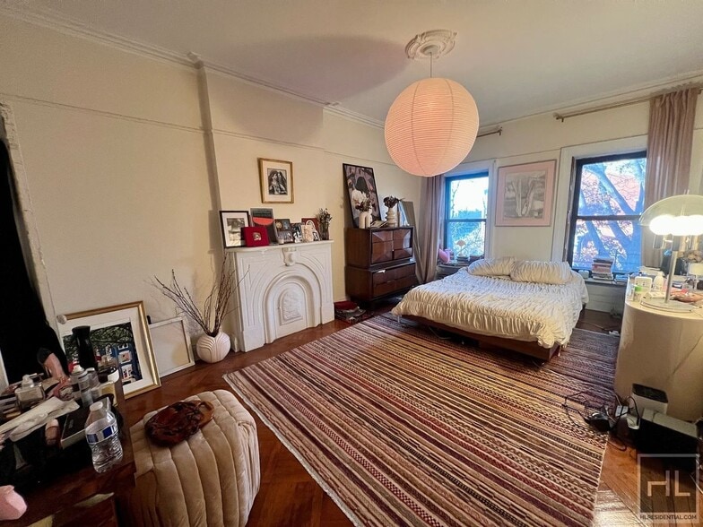 Building Photo - 2BR 1BA Sunny Top Floor Sprawling Brownstone On Clinton Hill / Bedstuy Border