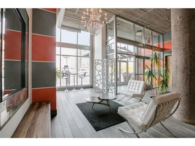 Building Photo - 521 S 7th St