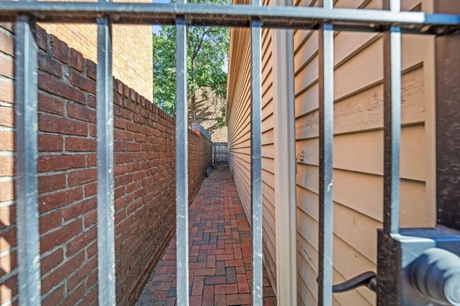 Building Photo - 503 S 3rd St