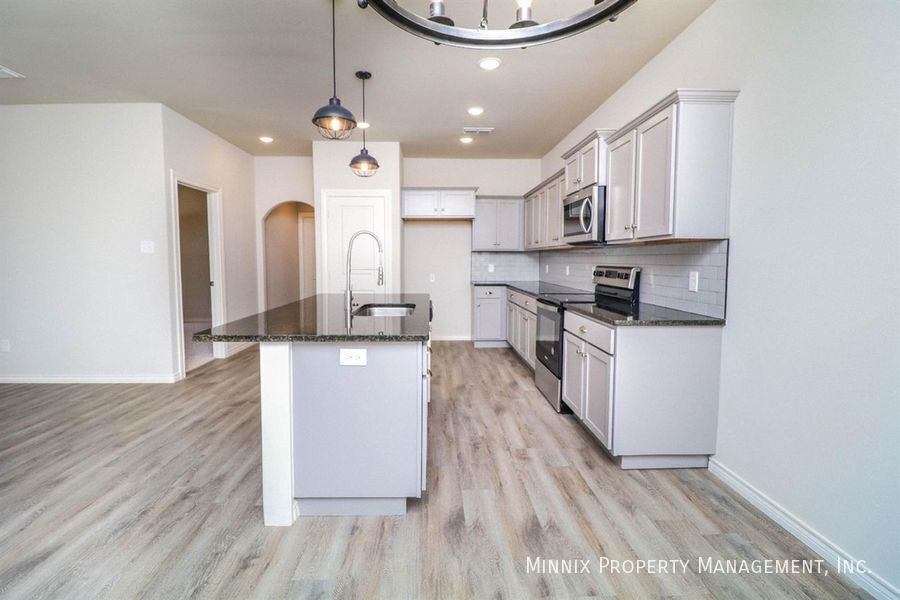 Building Photo - 2525 137th St