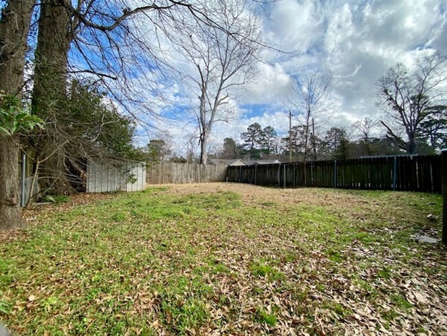 Building Photo - 3 Bedroom 1 Bath Home in South Highlands H...