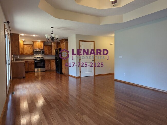 Building Photo - Spacious 3 Bedroom Home Ready for Move In!