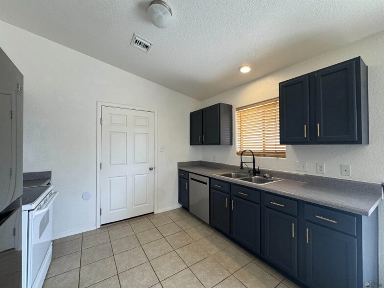 Building Photo - 10486 Typhoon Ave