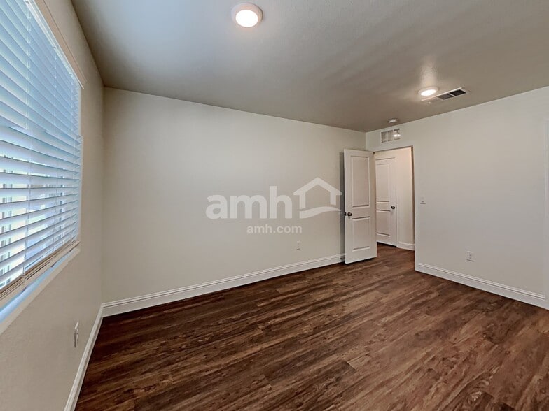 Building Photo - 719 Terrain Star Ave