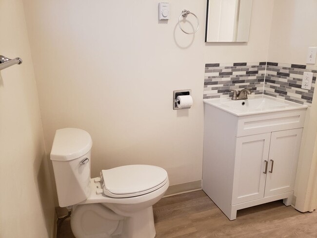 Building Photo - Arlington Pl. Triplex - EBB001