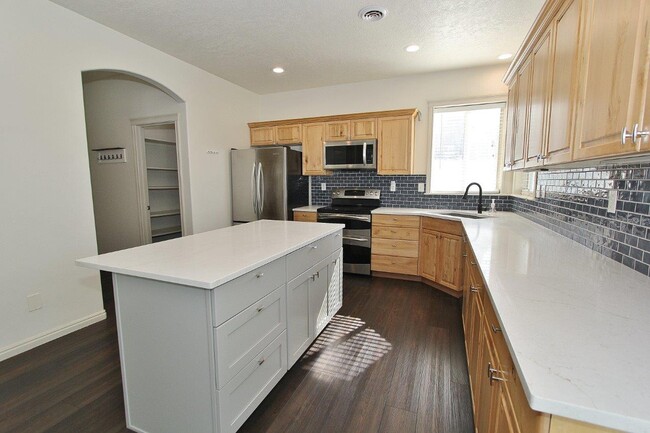 Building Photo - 2047 S Ice Bear Way