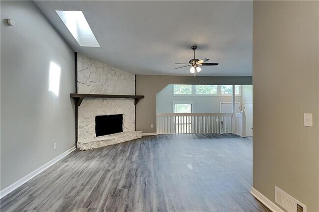 Building Photo - 4006 Maxanne Dr NW