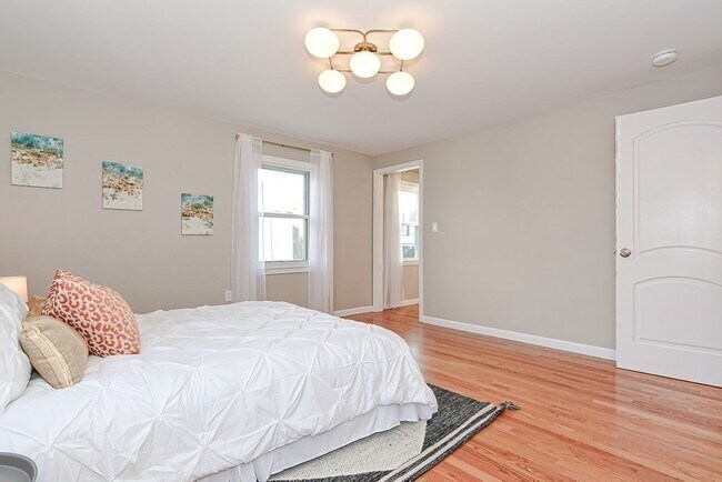 Building Photo - 21 Swan Ave