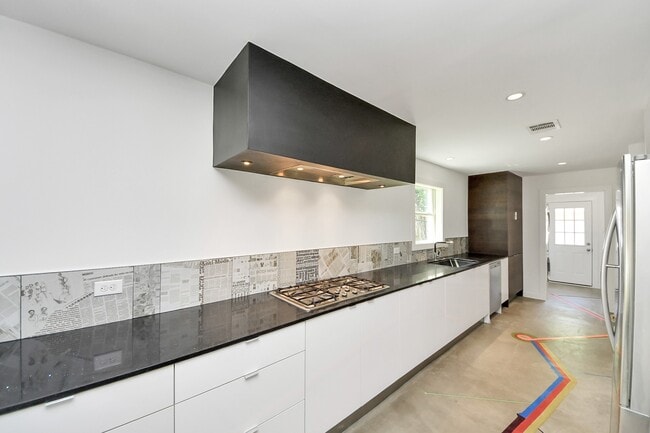 Building Photo - 7610 Highmeadow Dr