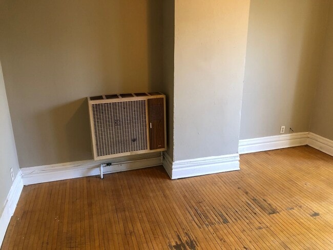 Building Photo - 365-367 Smith Ave N