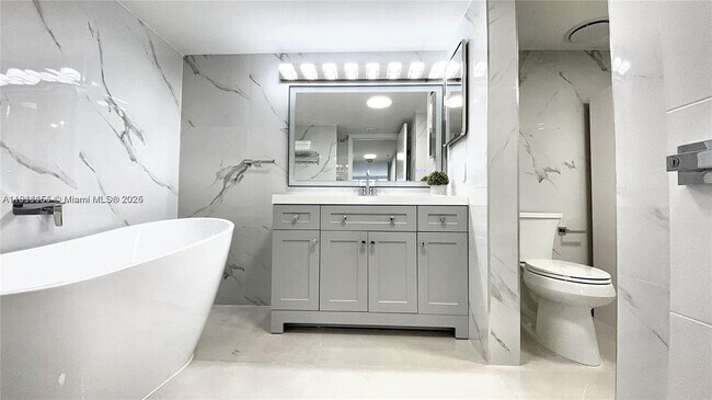 Building Photo - 1717 N Bayshore Dr