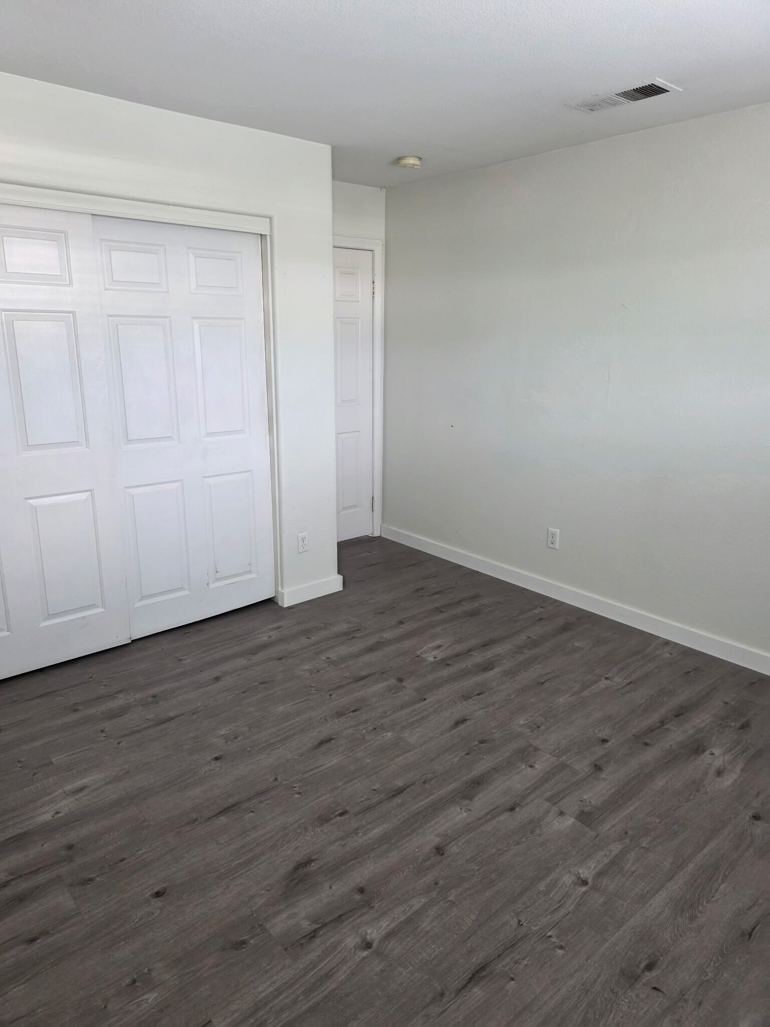 Building Photo - 39271 Memory Dr