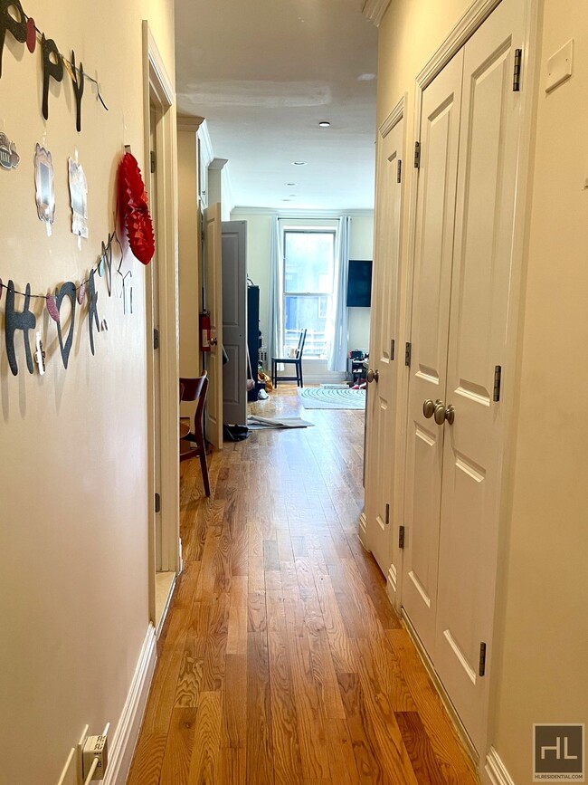 Building Photo - NO FEE - Newly Renovated 2 Bed 2 Bath in C...