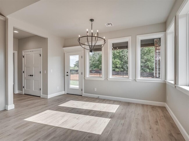 Building Photo - 924 Kyle Dr