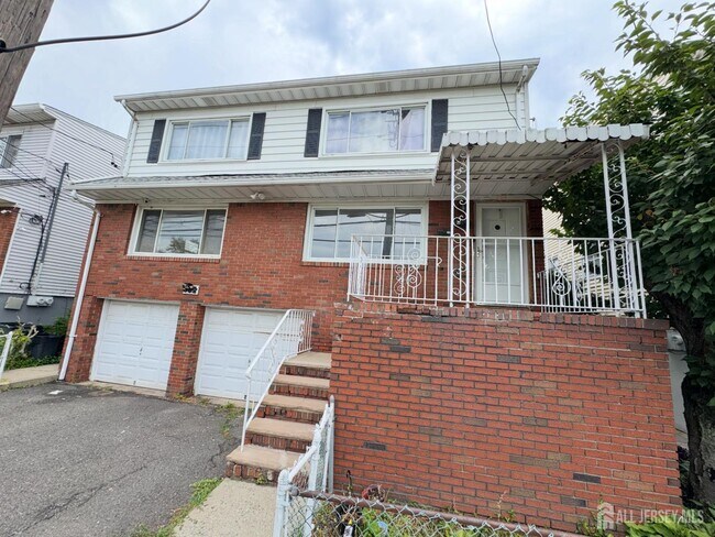 Building Photo - 304 Woodcliff Ave