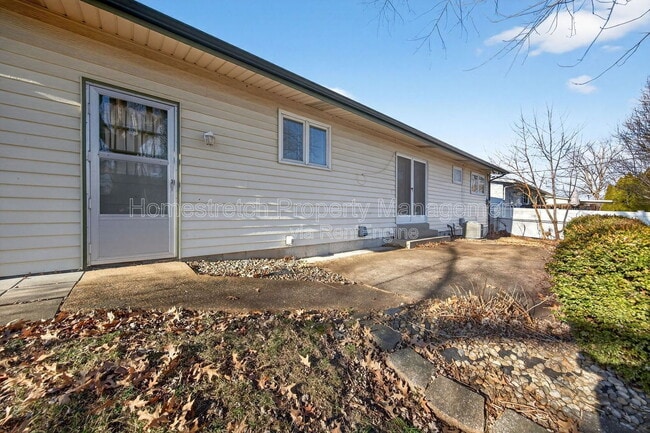Building Photo - 2060 Loveland Dr