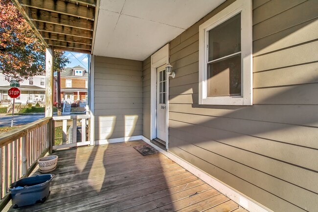 Building Photo - 366 High St