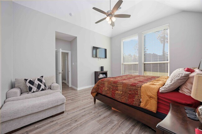 Building Photo - 12610 Woodbourne Forest Dr