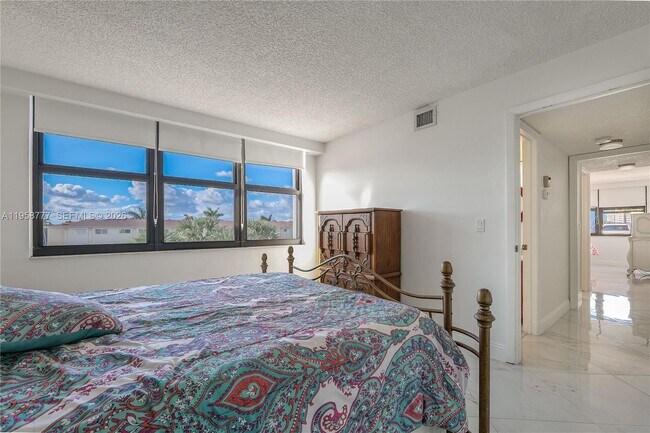 Building Photo - 2401 S Ocean Dr