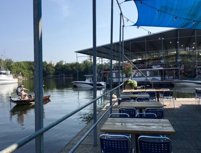 Building Photo - Ideal West Nashville Location!