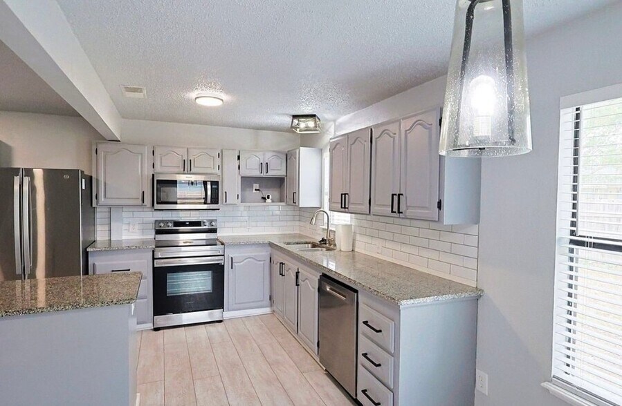 Building Photo - 1710 Bob White Ct