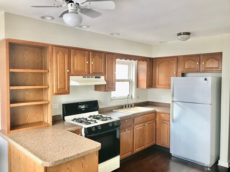 Building Photo - 5735 S Meade Ave