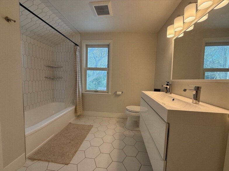 Building Photo - 5350 N Navajo Ave