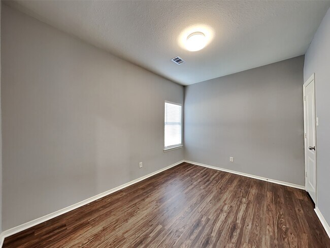 Building Photo - 1011 High Lane Court