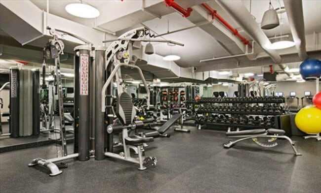 Building Photo - 222 E 39th St