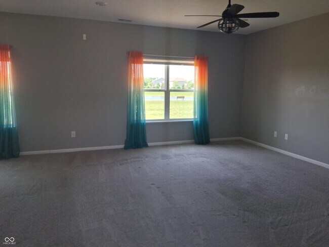 Building Photo - 7062 English Oak Dr