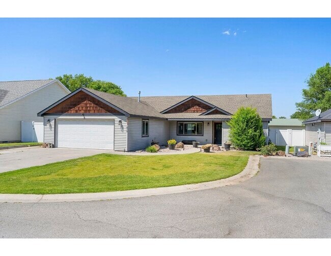 Primary Photo - 1819 N Center Ln