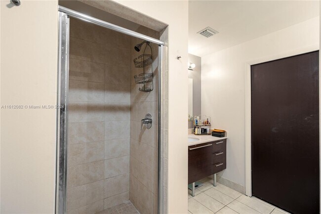 Building Photo - 1900 N Bayshore Dr