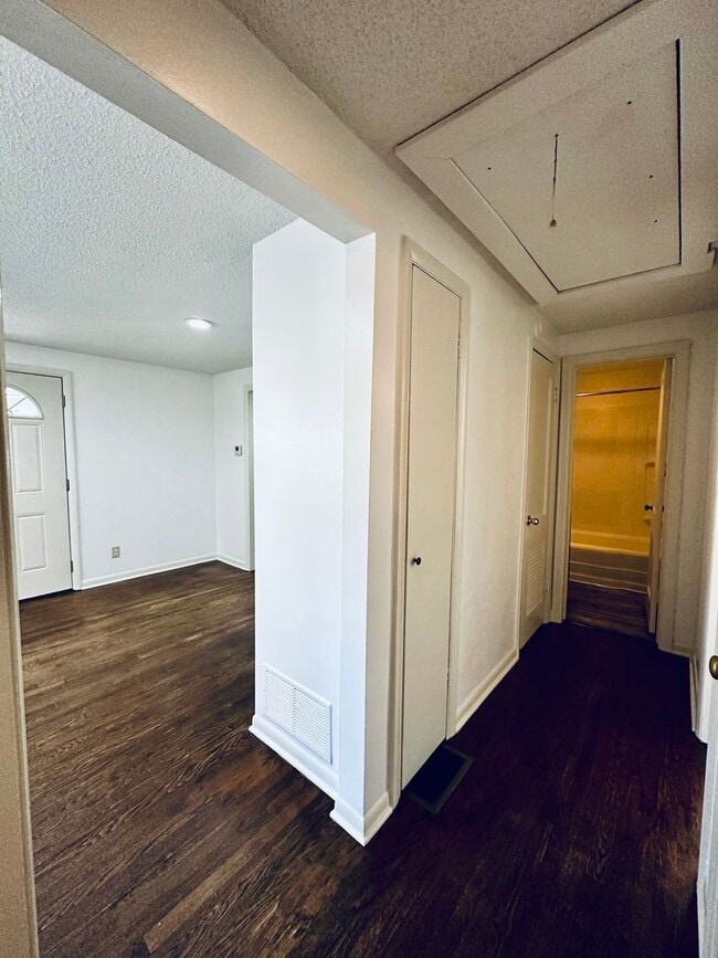 Building Photo - {8146} Charming Waldo Ranch + Hardwood Flo...