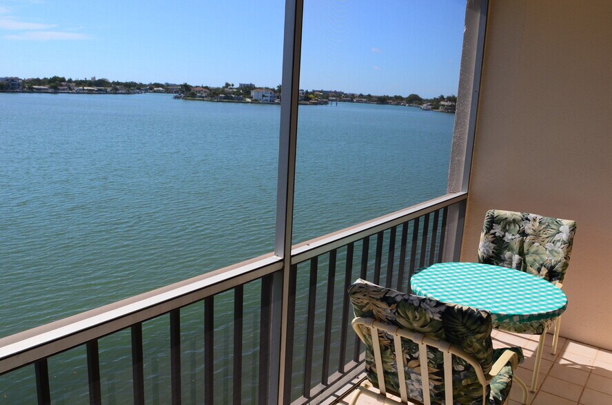 Building Photo - 7665 Sun Island Dr S