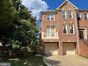 Building Photo - 8156 Boss St
