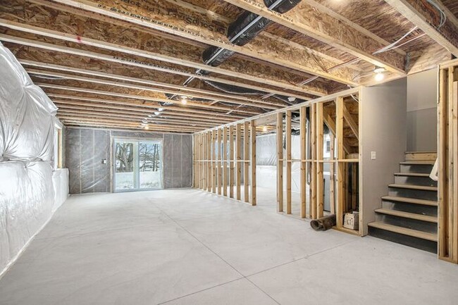 Building Photo - 5667 Claremount St