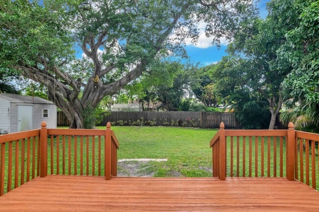 Building Photo - Beautiful home in quiet neighborhood