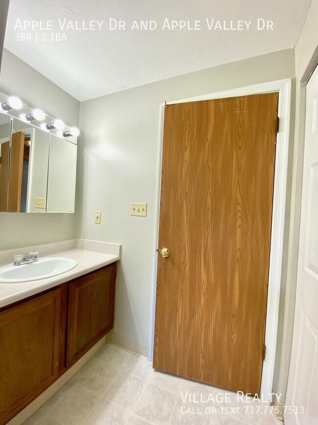 Building Photo - 818 Apple Valley Dr