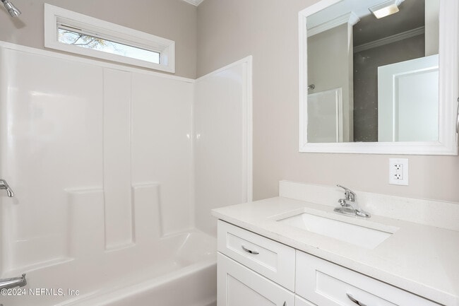 Building Photo - 2119 Lewis St