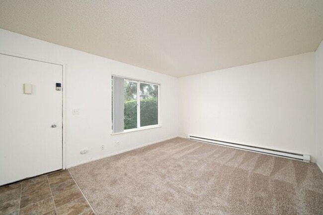 Building Photo - 3 bedroom home. FIRST MONTH FREE & A 55in FLAT SCREEN TV!