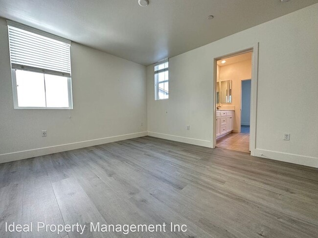 Building Photo - 5 br, 4.5 bath House - 1653 Golden Path Ln