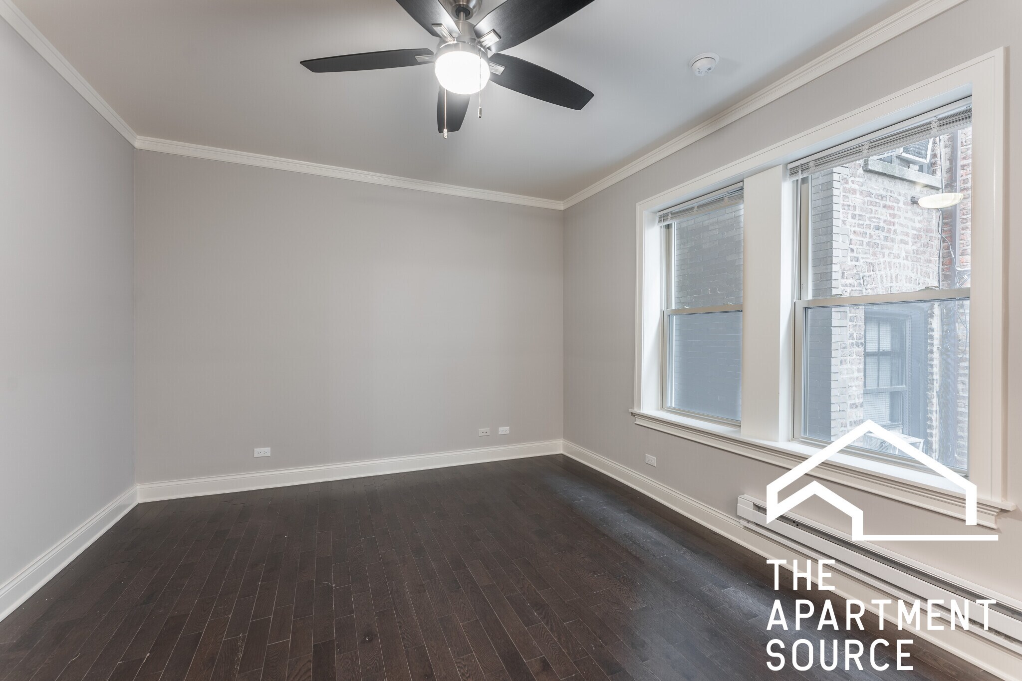 Building Photo - 639 W Wrightwood Ave