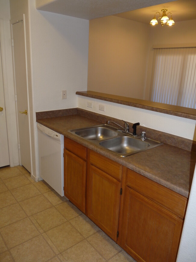 Building Photo - SOUTHWEST 2 BEDROOM, 2 BATH CONDO IN GATED...