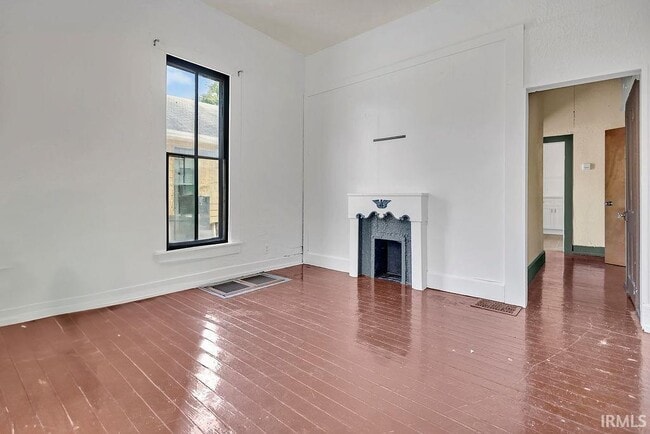 Building Photo - 317 E Smith Ave