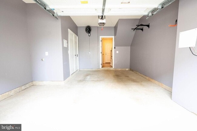 Building Photo - 815 Fair Winds Way