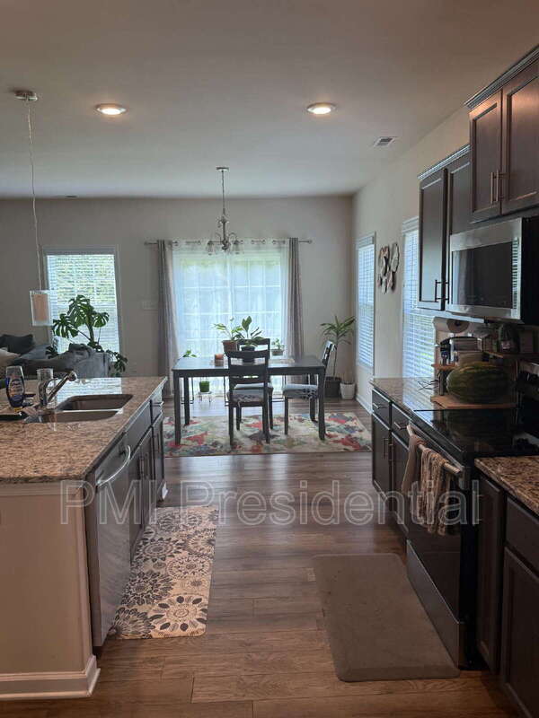 Building Photo - 7044 Hepworth Dr